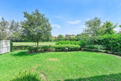 House in Coral Springs, Florida 4 bedrooms, 205.31 sq.m. № 2087157 - photo 4