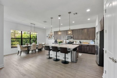 House in Coral Springs, Florida 4 bedrooms, 205.31 sq.m. № 2087157 - photo 10