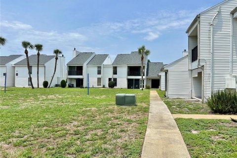 Condo in Tarpon Springs, Florida, 3 bedrooms № 2221183 - photo 22
