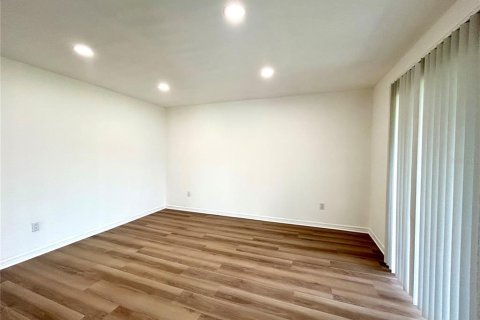 Condo in Tarpon Springs, Florida, 3 bedrooms № 2221183 - photo 7