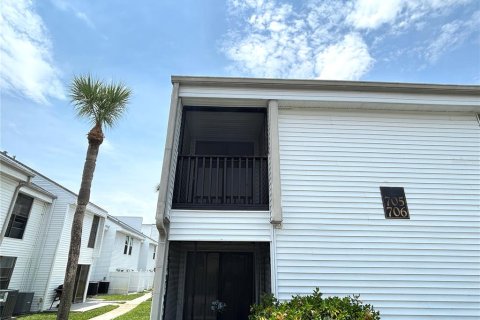 Condo in Tarpon Springs, Florida, 3 bedrooms № 2221183 - photo 2