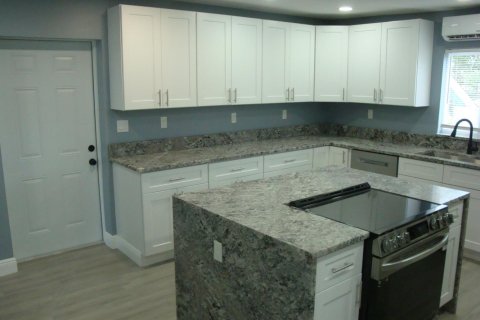 House in West Palm Beach, Florida 4 bedrooms, 127.65 sq.m. № 2087312 - photo 9