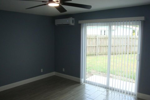 House in West Palm Beach, Florida 4 bedrooms, 127.65 sq.m. № 2087312 - photo 15