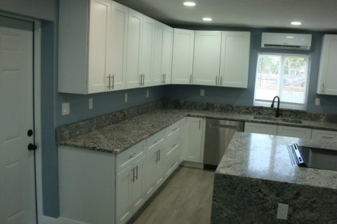 House in West Palm Beach, Florida 4 bedrooms, 127.65 sq.m. № 2087312 - photo 11