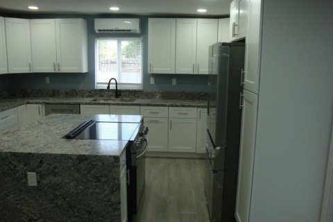 House in West Palm Beach, Florida 4 bedrooms, 127.65 sq.m. № 2087312 - photo 10