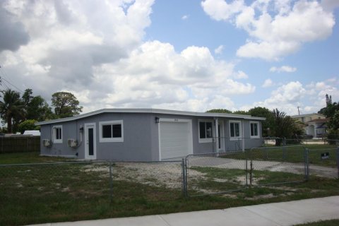 House in West Palm Beach, Florida 4 bedrooms, 127.65 sq.m. № 2087312 - photo 4