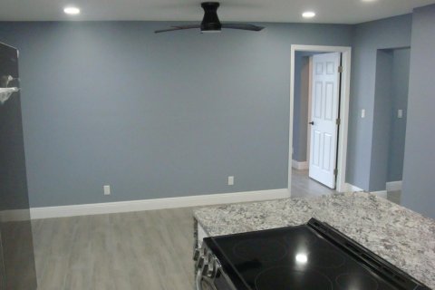 House in West Palm Beach, Florida 4 bedrooms, 127.65 sq.m. № 2087312 - photo 6