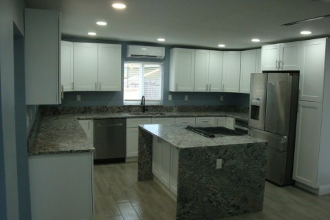 House in West Palm Beach, Florida 4 bedrooms, 127.65 sq.m. № 2087312 - photo 13