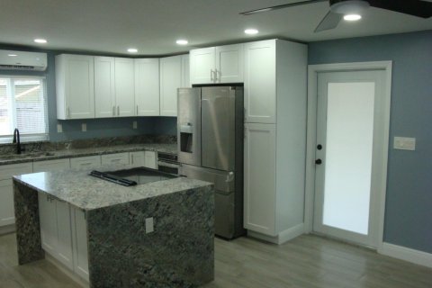 House in West Palm Beach, Florida 4 bedrooms, 127.65 sq.m. № 2087312 - photo 12
