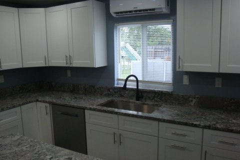 House in West Palm Beach, Florida 4 bedrooms, 127.65 sq.m. № 2087312 - photo 8