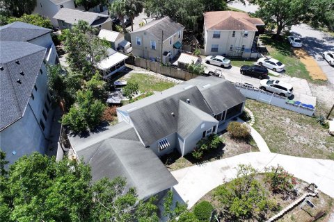 House in Tampa, Florida 3 bedrooms, 154.59 sq.m. № 1679989 - photo 3