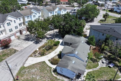 House in Tampa, Florida 3 bedrooms, 154.59 sq.m. № 1679989 - photo 6