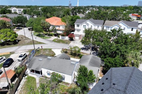 House in Tampa, Florida 3 bedrooms, 154.59 sq.m. № 1679989 - photo 4