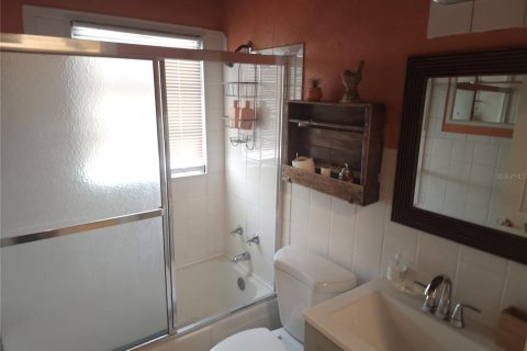 House in Tampa, Florida 3 bedrooms, 154.59 sq.m. № 1679989 - photo 18