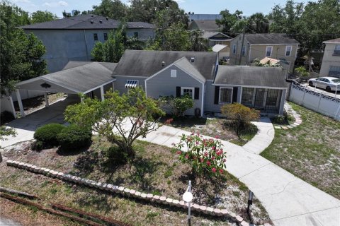 House in Tampa, Florida 3 bedrooms, 154.59 sq.m. № 1679989 - photo 2