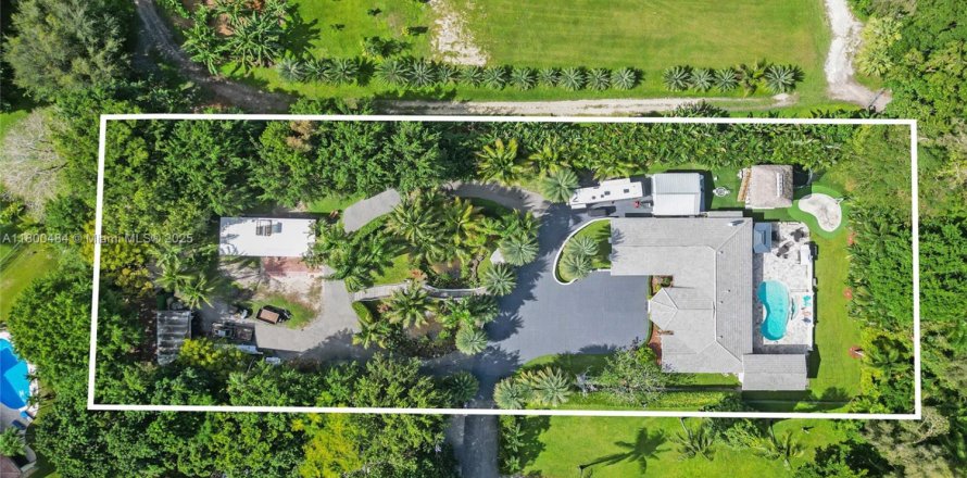 Villa ou maison à Davie, Floride 4 chambres, 383.5 m2 № 1958381