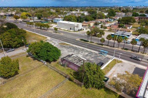 Immobilier commercial à vendre à Miami, Floride № 2081274 - photo 18