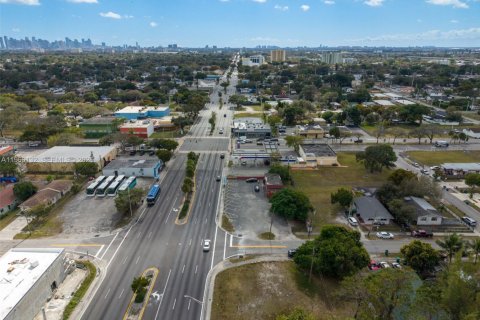 Immobilier commercial à vendre à Miami, Floride № 2081274 - photo 12