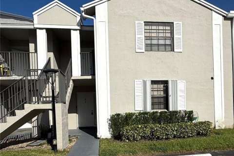 Снять в аренду квартиру в Хомстед, Флорида 2 спальни, 89.19м2, № 1957241 - фото 1