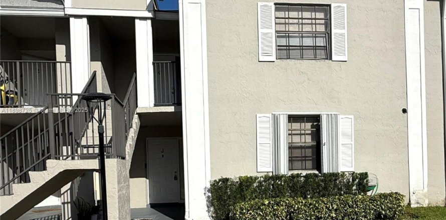 Квартира в Хомстед, Флорида 2 спальни, 89.19м2 № 1957241