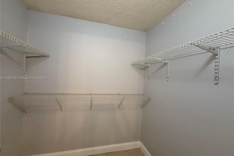 Снять в аренду квартиру в Хомстед, Флорида 2 спальни, 89.19м2, № 1957241 - фото 9