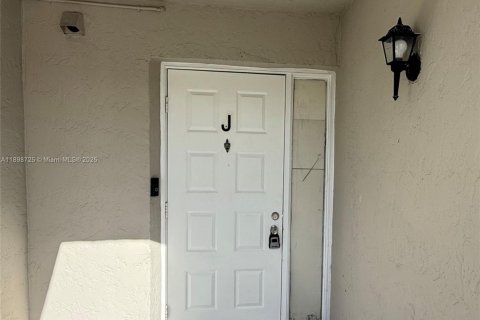 Снять в аренду квартиру в Хомстед, Флорида 2 спальни, 89.19м2, № 1957241 - фото 2
