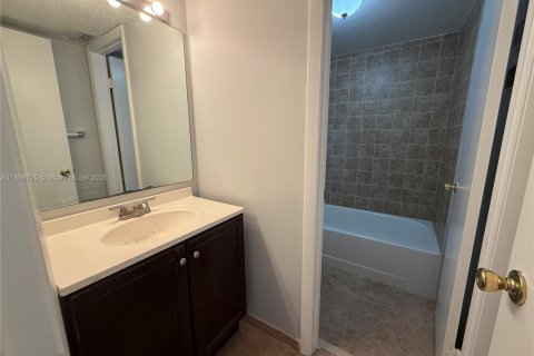 Снять в аренду квартиру в Хомстед, Флорида 2 спальни, 89.19м2, № 1957241 - фото 13