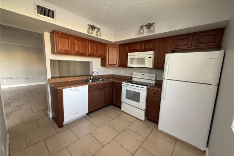 Снять в аренду квартиру в Хомстед, Флорида 2 спальни, 89.19м2, № 1957241 - фото 3
