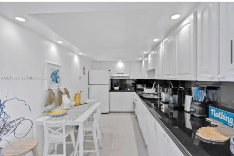 Condominio en venta en Hollywood, Florida, 2 dormitorios, 125.05 m2 № 2075892 - foto 10