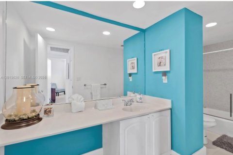 Condominio en venta en Hollywood, Florida, 2 dormitorios, 125.05 m2 № 2075892 - foto 15