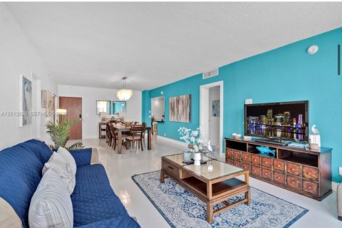 Condominio en venta en Hollywood, Florida, 2 dormitorios, 125.05 m2 № 2075892 - foto 2