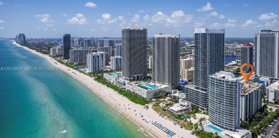Condominio en Hollywood, Florida, 2 dormitorios  № 2075892