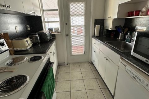 Купить виллу или дом в Майами, Флорида 3 спальни, 138.61м2, № 1998184 - фото 6