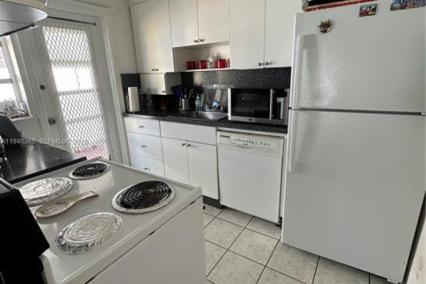 Купить виллу или дом в Майами, Флорида 3 спальни, 138.61м2, № 1998184 - фото 5