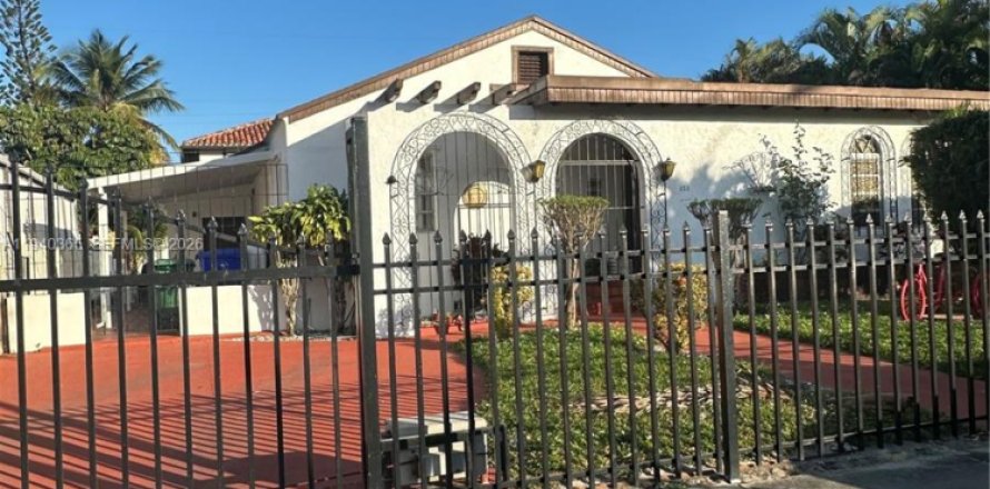 Дом в Майами, Флорида 3 спальни, 138.61м2 № 1998184