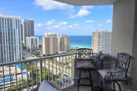 Copropriété à louer à Hallandale Beach, Floride: 1 chambre, 80.82 m2 № 1983391 - photo 4