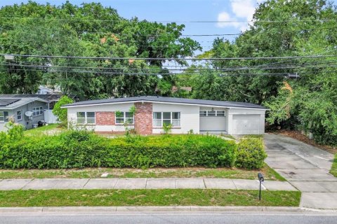 House in Orlando, Florida 4 bedrooms, 159.33 sq.m. № 2114652