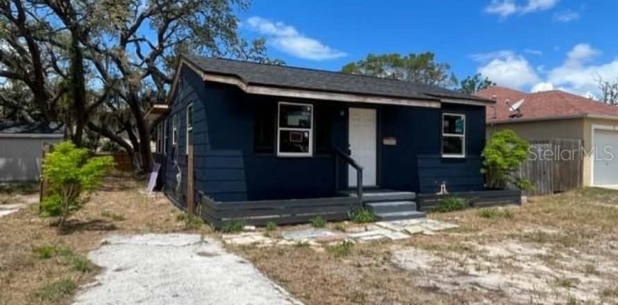 House in Saint Petersburg, Florida 3 bedrooms, 81.2 sq.m. № 1687430