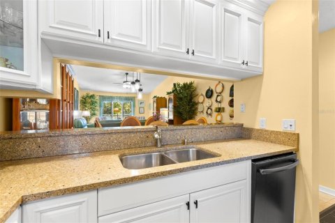 Villa ou maison à vendre à Tarpon Springs, Floride: 3 chambres, 136.1 m2 № 2232160 - photo 11