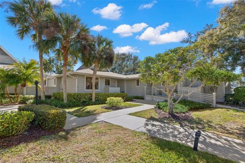House in Tarpon Springs, Florida 3 bedrooms, 136.1 sq.m. № 2232160