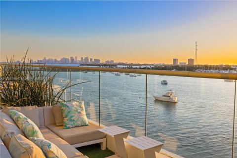 Condo in North Bay Village, Florida, 4 bedrooms  № 1712256 - photo 21