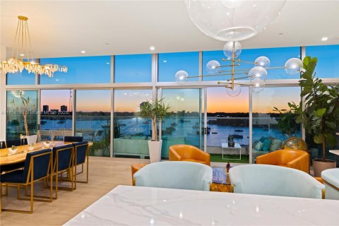 Condo in North Bay Village, Florida, 4 bedrooms  № 1712256 - photo 9