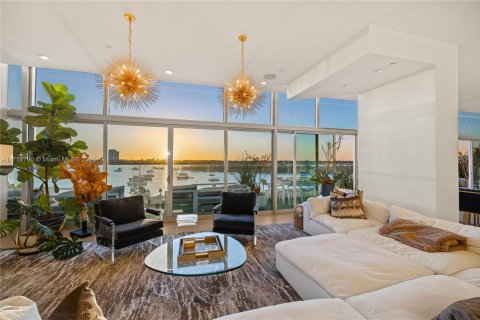 Condo in North Bay Village, Florida, 4 bedrooms  № 1712256 - photo 8
