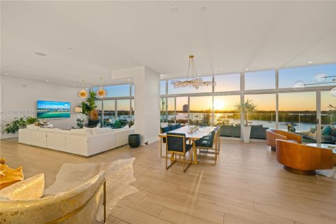 Condo in North Bay Village, Florida, 4 bedrooms  № 1712256 - photo 1