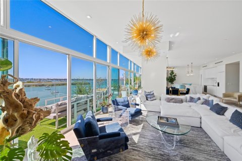 Condo in North Bay Village, Florida, 4 bedrooms  № 1712256 - photo 29