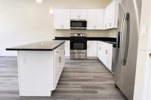Townhouse in Tampa, Florida 3 bedrooms, 178.19 sq.m. № 2198019 - photo 10