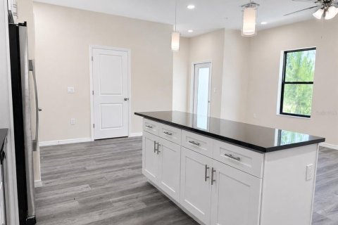 Townhouse in Tampa, Florida 3 bedrooms, 178.19 sq.m. № 2198019 - photo 11