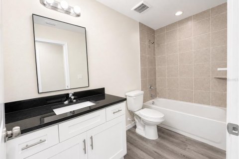Townhouse in Tampa, Florida 3 bedrooms, 178.19 sq.m. № 2198019 - photo 25