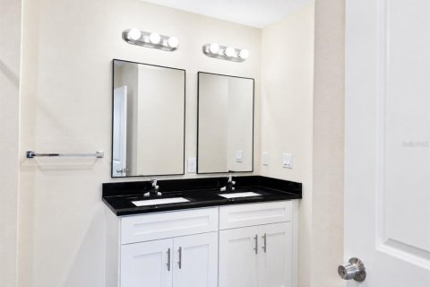 Townhouse in Tampa, Florida 3 bedrooms, 178.19 sq.m. № 2198019 - photo 17