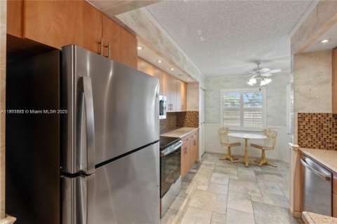 Condo in Coconut Creek, Florida, 2 bedrooms  № 1951786 - photo 10
